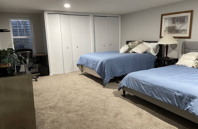Cozy new 2 big bedrooms, 1bathroom kitchen&appliances , washer&dryer 1 garage