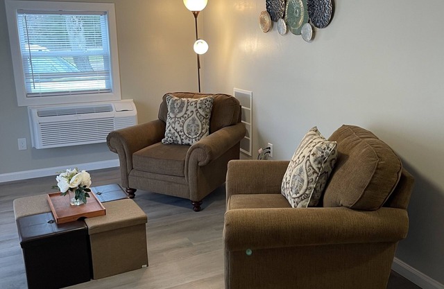 Cozy newly renovated 2 bedroom bungalow--centrally located!