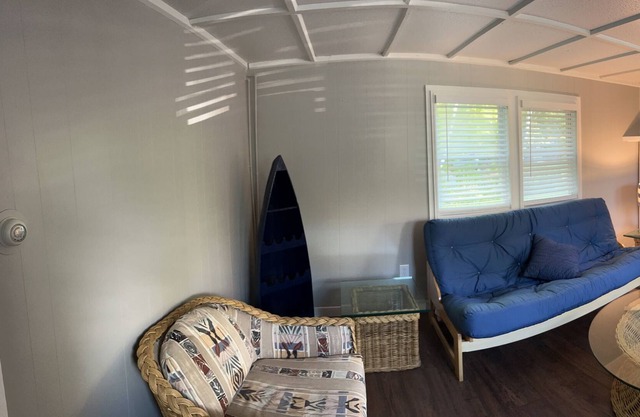 Cozy newly renovated private mobile home at coldstream with boat launch close by