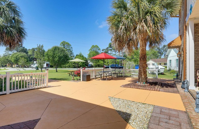 Cozy Newport Apartment w/ Dock & Creek Access!