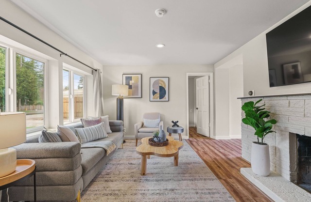 Cozy North Seattle Rambler with Spacious Yard