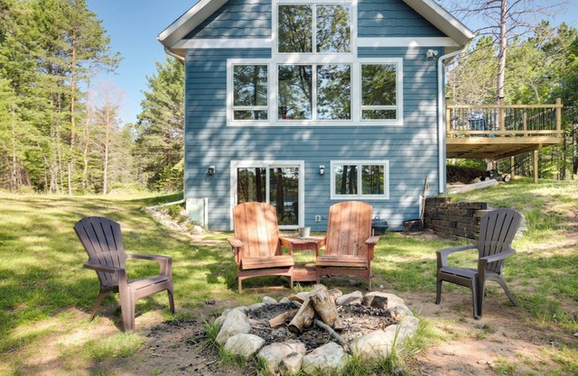 Cozy Northwoods Cabin w/ Private Lake Access