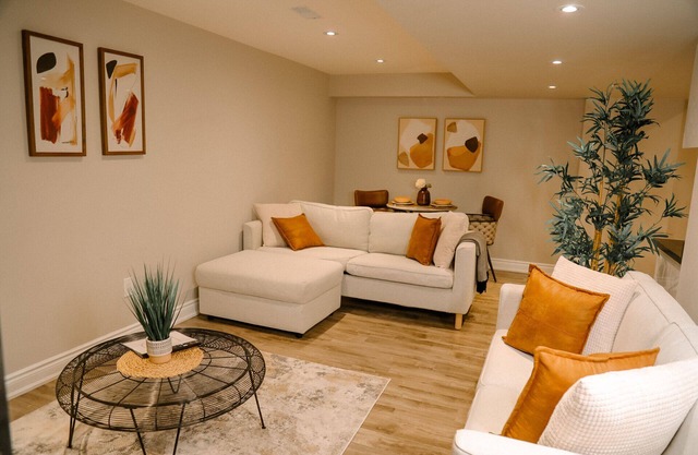 Cozy Oakville 1- Bedroom studio apt w/ private entrance/kitchen/wi-fi/parking