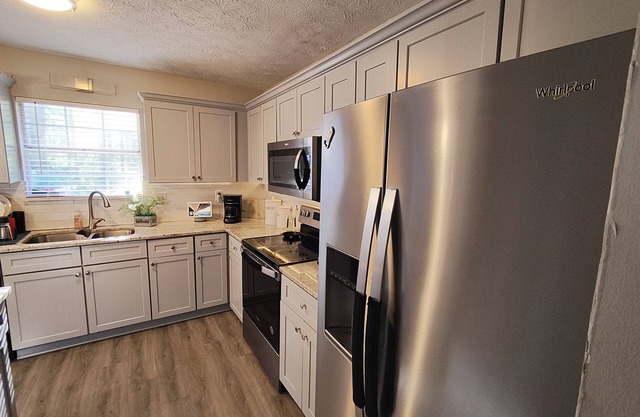 COZY OASIS , ENTIRE HOUSE IN LITHONIA. 7 Minutes from Stonecrest Mall