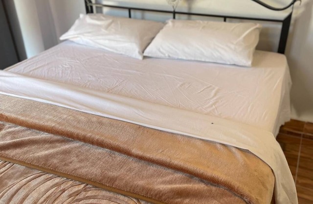 Cozy Oasis Studio - 5 minutes away from Luxor's finest attractions!!