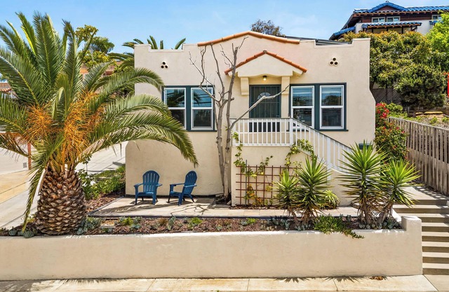 Cozy Ocean Beach Bungalow