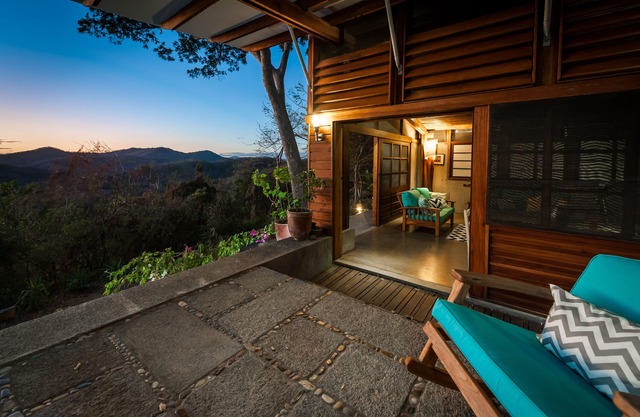 Elegante villa con vista al mar ubicada en el dosel de la jungla en SJDS