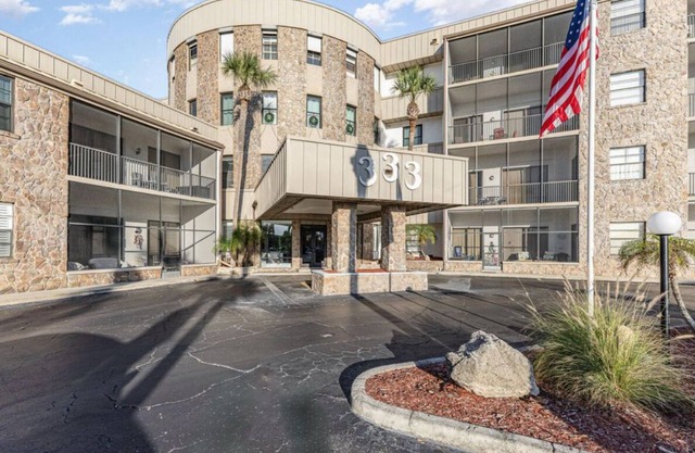 Cozy Oceanfront Condo in the Heart of Cocoa Beach at 333 By the Sea
