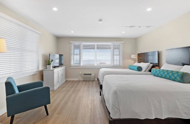 Cozy Oceanfront Room | 2 Beds + Kitchenette