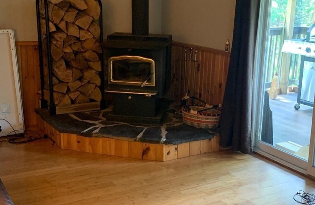 Cozy off grid loft cabin