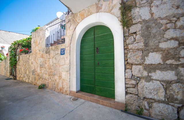 Acogedora antigua casa de piedra en el centro