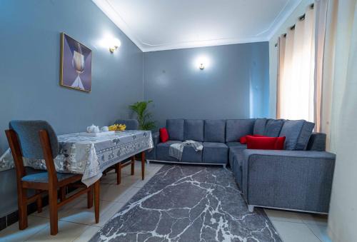 Cozy One Bedroom Apartment with Fast Fibre Wifi, Netflix, Hot Showers, Furnished Kitchen