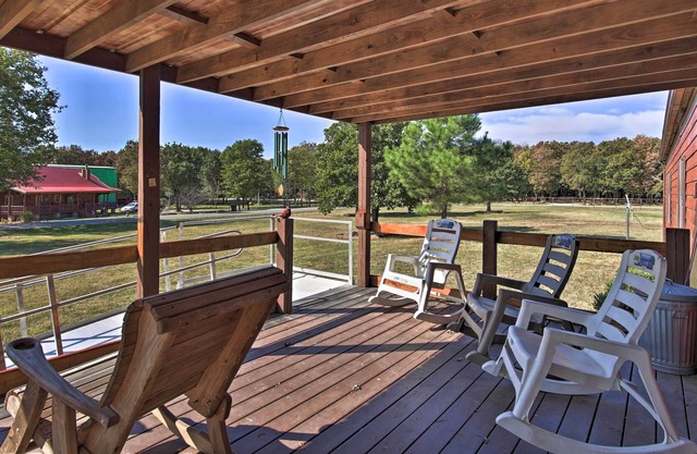 Cozy Outdoor Escape w/ Porch ~ 1 Mi to Marina