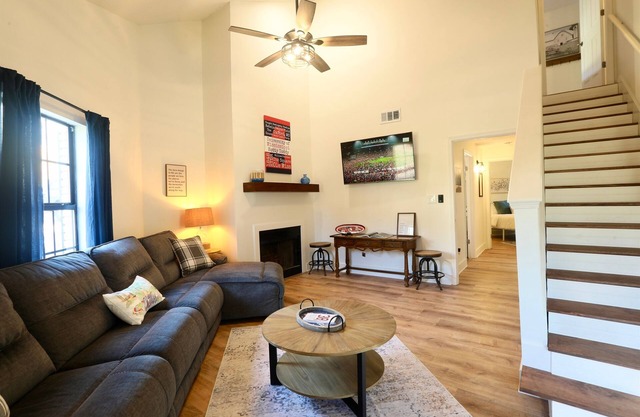 Cozy Oxford Cottage - Close to mTrade Park and OM Golf Course!