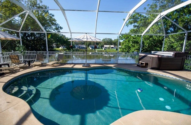 Cozy Palm Harbor Family Oasis | Heated Pool & Spa | Pet-Friendly | Near Honeymoo