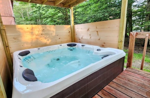 Cozy & Peaceful Retreat with Luxury Hot Tub, Grill, Firepit & Fireplace.