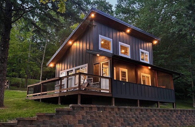 Cozy Peninsula Lake Cabin on 40 Acres