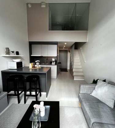 Cozy Penthouse Loft - Near the Airport