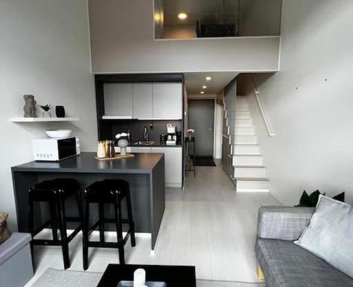 Cozy Penthouse Loft - Near The Airport