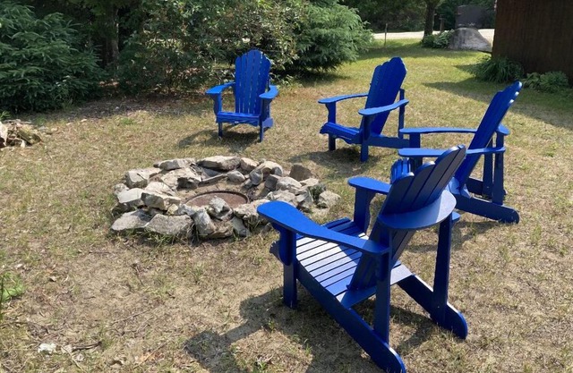 Cozy Pet Friendly Getaway w/ Fireplace