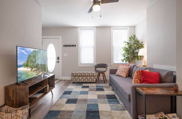 Cozy, Pet-Friendly Home in Pittsburgh South Side