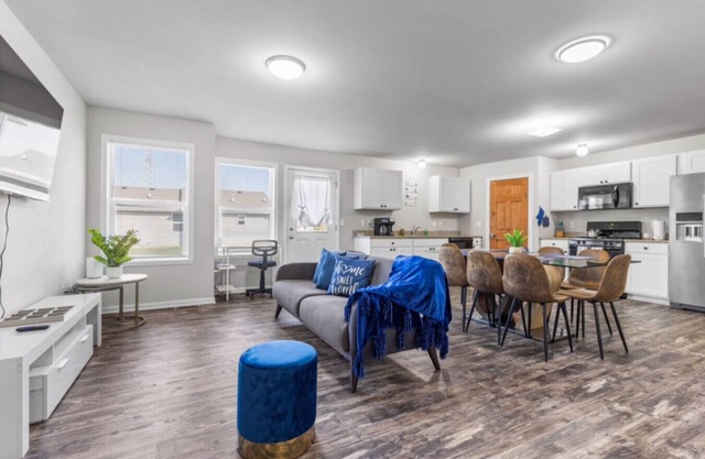 Cozy Pet-Friendly Ranch NoStairs, ideal long stays