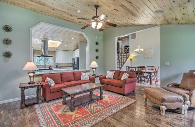 Cozy Pinetop Retreat with Yard and Heated Gazebo!