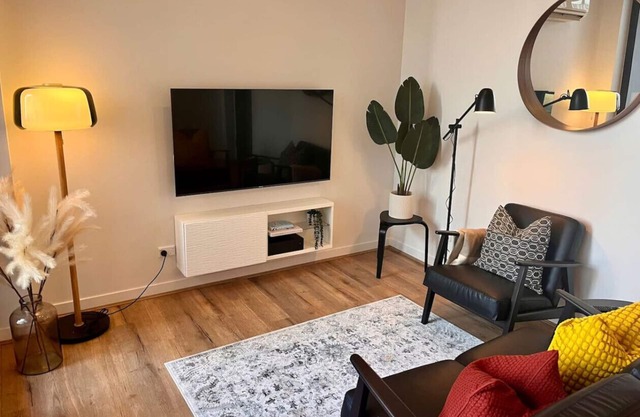 Cozy Place in heart of Richmond