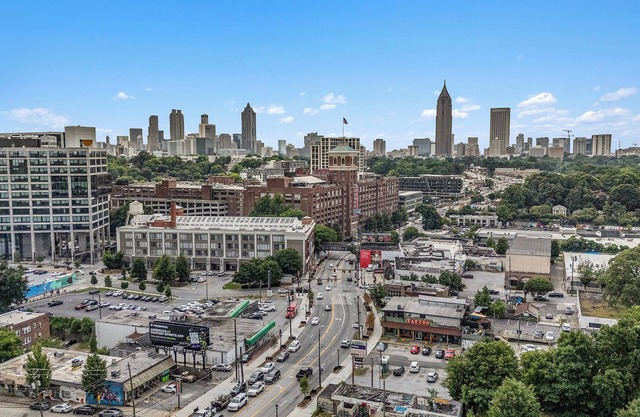 Cozy pocket studio near Ponce City Market and the Atlanta Beltline!