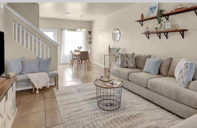 Cozy Point Retreat : Relax and Unwind in our Home
