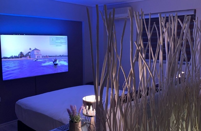 Suite acogedora y politeles · Suite mínima con muchas comodidades/Suite nupcial N