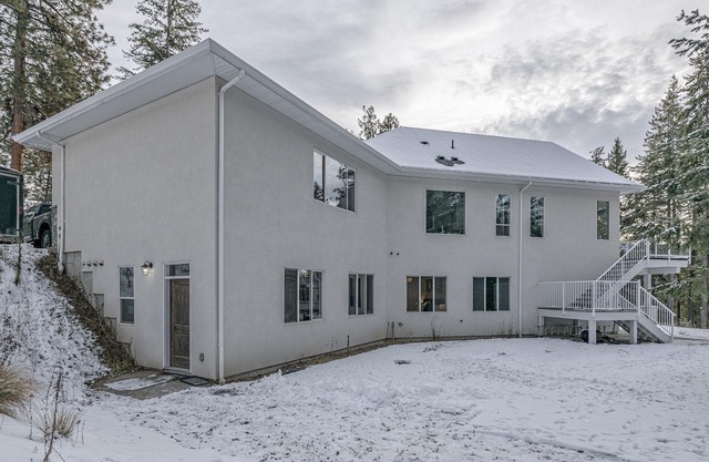 Cozy private suite on 5 acre farm 15 mins from Vernon and Lakes