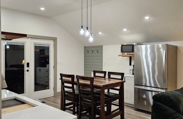 Cozy, private apt in small river town with short drive to city-border WI and IA.