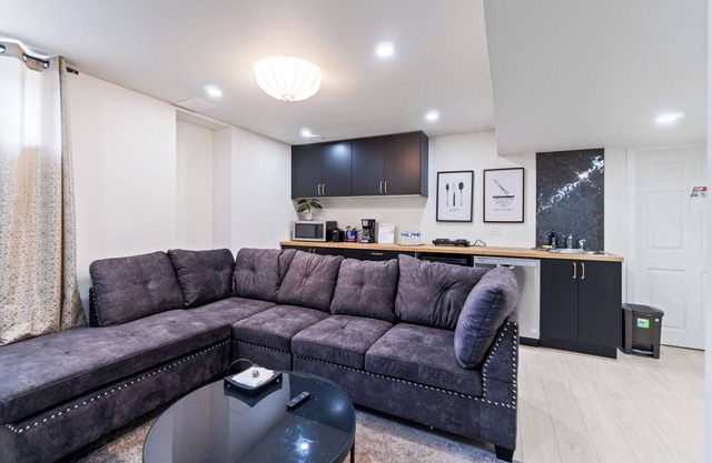 Cozy & Private Basement Suite with All Amenities