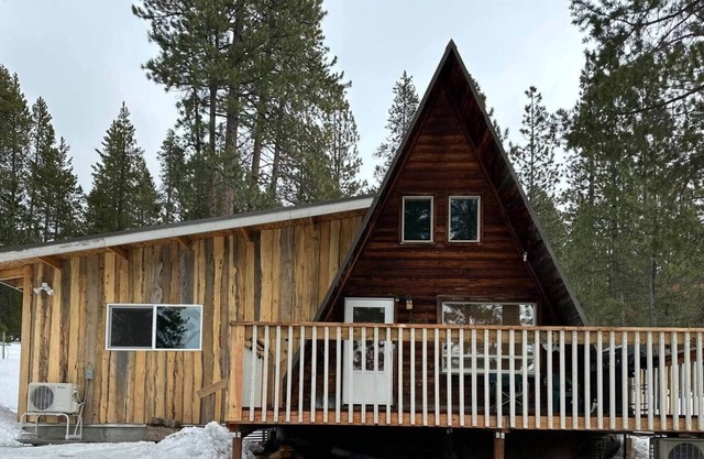 Cozy Cottage in the Woods! Hike, Explore and More!