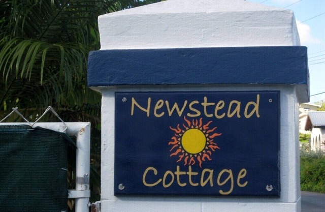 Cozy Private Cottage in Fabulous Accra / Rockley Beach Location!
