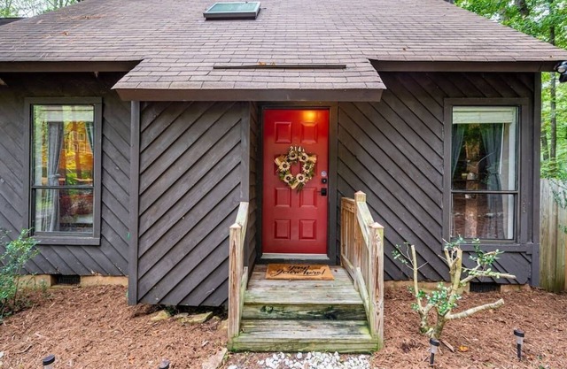 Cozy Private Duplex Tucked Away- 15 Min from UNC
