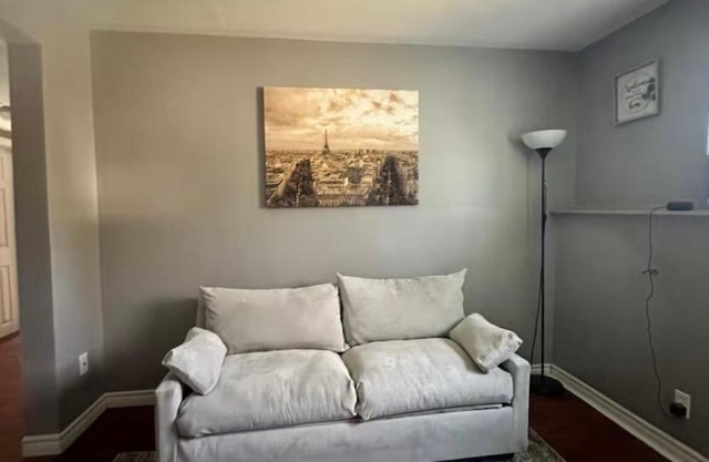 Cozy & Private Full Floor at Minnow Lake