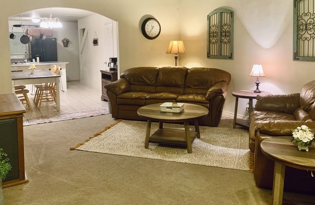 Cozy private home, great for large families, conveniently located!