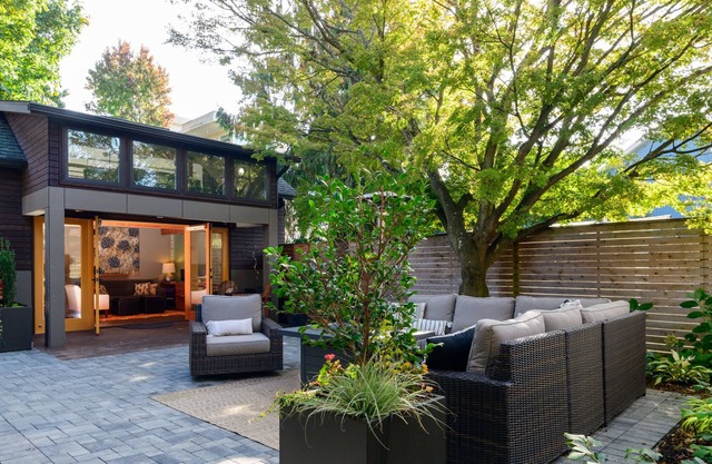 Cozy, Private Little House in Ballard - large patio, fire pit and seating