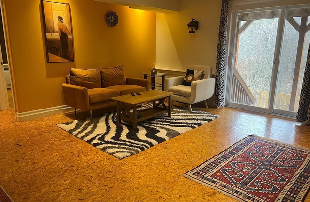 Cozy Private One-Bedroom Walkout Basement
