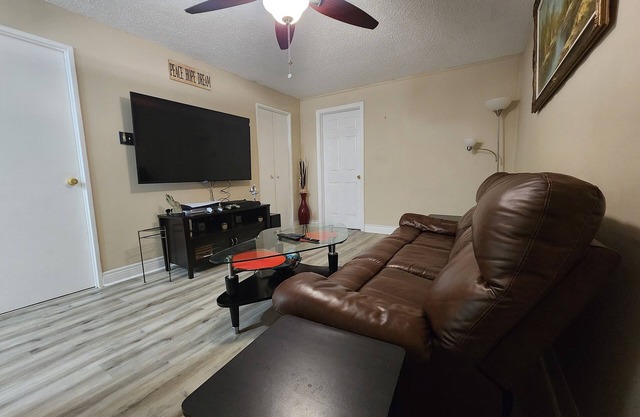 Cozy Private Room+Balcony - 1' walk to GO train and bus station