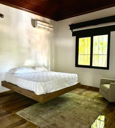 Cozy private room near airport