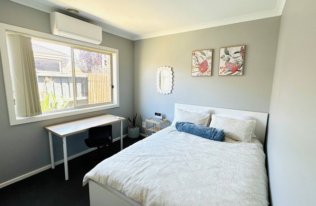 CoZy Private Room near Deer Park Train Station