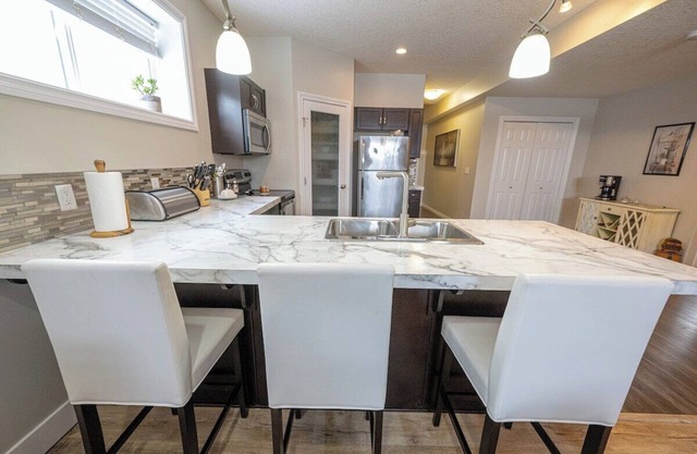 Cozy Private Suite | Free WIFI | Stocked Kitchen