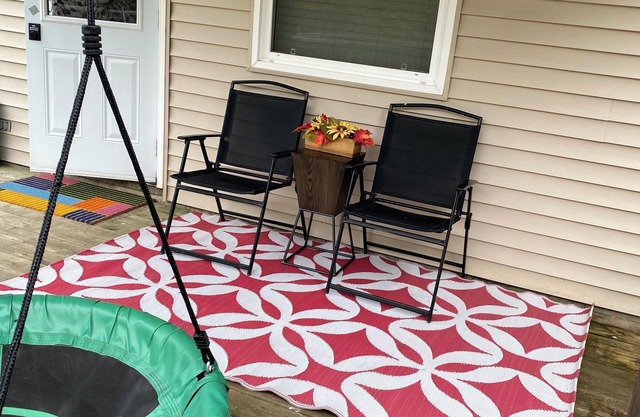 Cozy, Private Suite in Bedford — Bed, Laundry,kitchenette and Self Check in