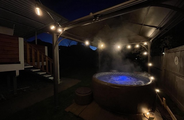 Cozy Private Suite with hot tub and fire-pit!