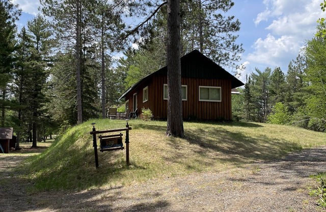 Cozy & Private Upper Michigan Riverfront Cottage With 970 ft. Of River Frontage!