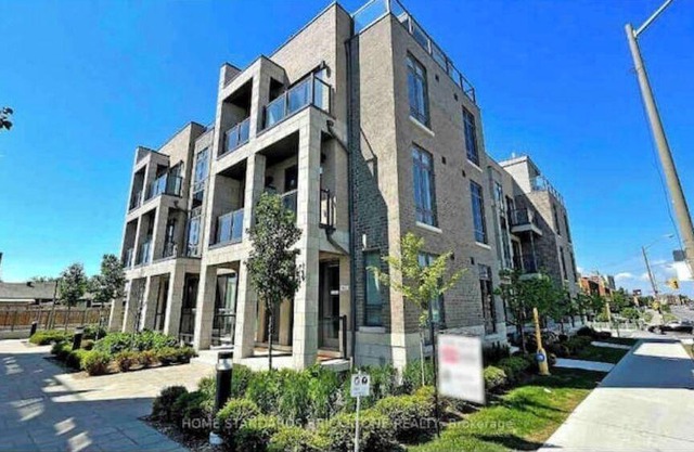 Cozy Property in Toronto with Free Parking-WIFI, steps away from subway station