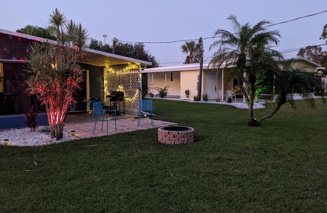 Cozy & quaint home just 10 min to beach Enjoy Spa/Hot tub